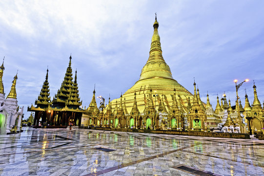 Shwedagon Pagoda(Great Dagon Pagoda) in Yangon, Myanmar