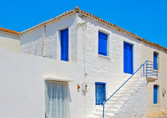 Fototapeta na wymiar View to the sea between white houses in Sifnos island in Greece