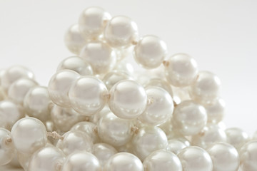 Fototapeta na wymiar String of pearls on white