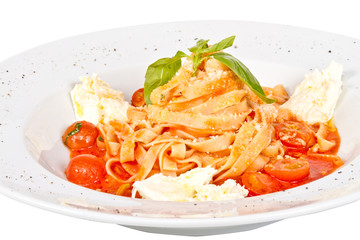 Pasta (tagliatelle) with cherry tomato and mozzarella