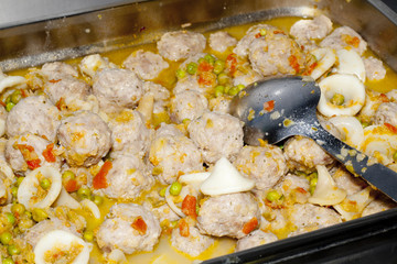 Cuttlefish with peas and meat