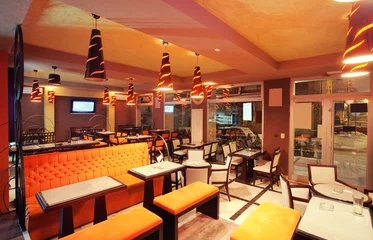 Selbstklebende Fototapeten Restaurant-Interieur © krsmanovic