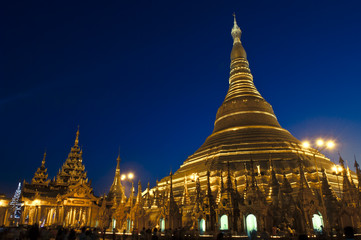 Naklejka premium Shwedagon Pagpoda Yangon Myanmar