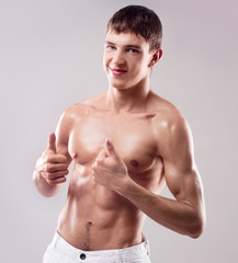 Fototapeta premium muskularny mężczyzna