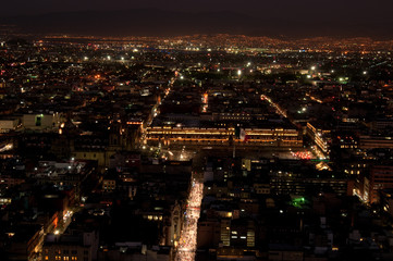 Fototapeta na wymiar Mexiko City bei Nacht 2