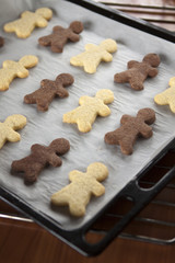 Biscotti casalinghi su teglia