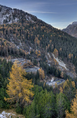 Fototapeta na wymiar Górski krajobraz w wysokiej Val Chiavenna, Szwajcaria