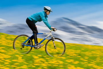 Fototapeta premium Spring mountai biking