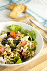 EDZR - Pasta salad with lettuce, olives, ham and cheese