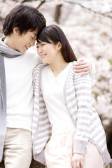 寄添うカップル