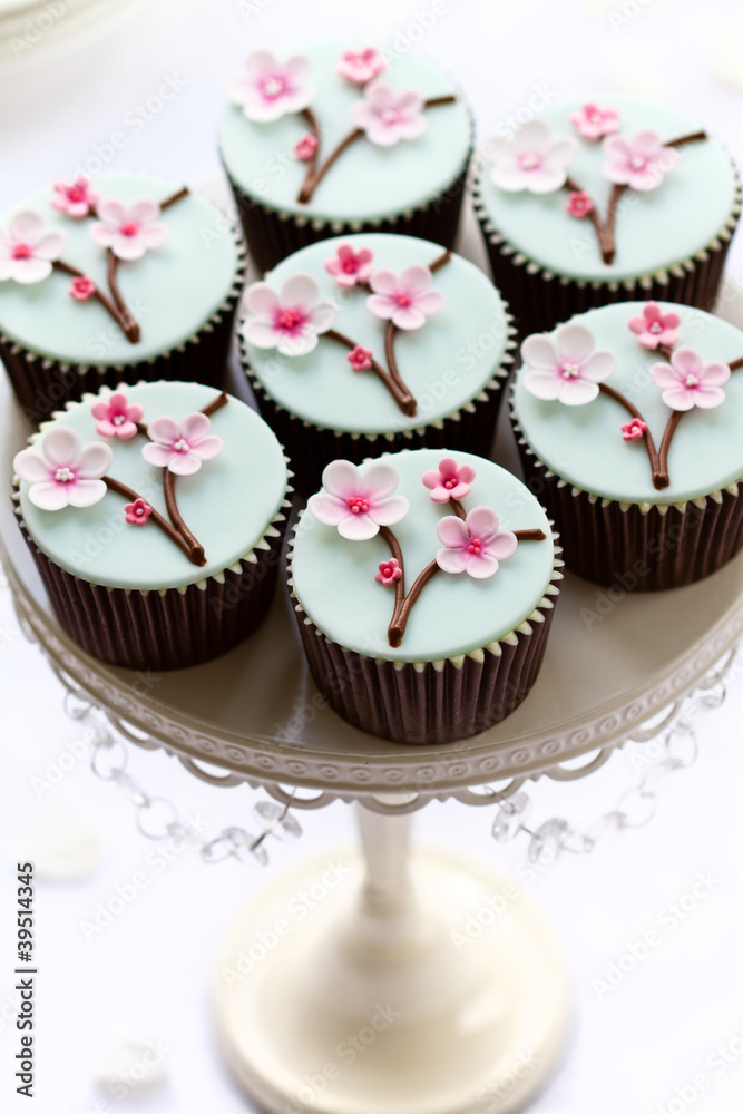 Poster cherry blossom cupcakes