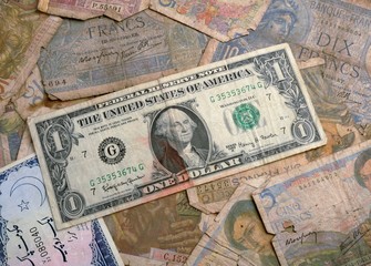 le billet de 1 dollars américain et les vieux billets de banque français 