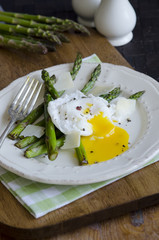 Asparagus with poached egg