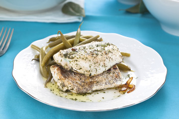 hake fillet with green beans