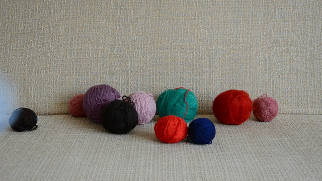 thread balls on the divan in the room