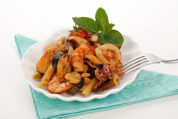 PIATTO A CONCHIGLIA CON PENNETTE E CONDIMENTO DI MARE