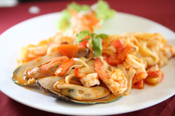 seafood pasta with tomato sauce