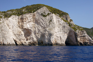 Jaskinie na klifowym wybrzeżu 2, grecka wyspa Zakynthos © GKor