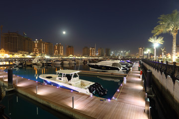 Fototapeta na wymiar Marina w The Pearl w Doha, Katar