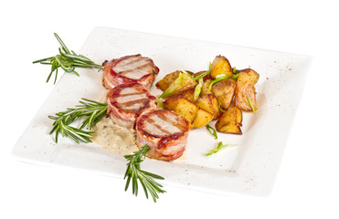 Grilled steak wrapped in bacon, with grilled vegetables