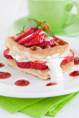 Waffel mit Erdbeeren