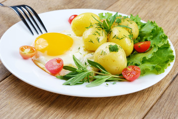Fried egg with potato