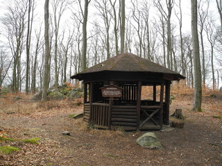 Fototapeta na wymiar Hütte auf der Altscheuer im Odenwald