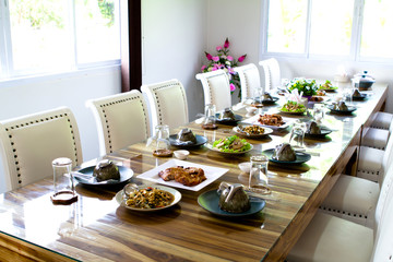 Table set service