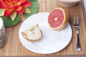 Dried apple and grapefruit in a dish