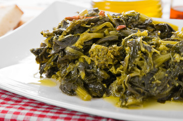 Stewed turnip greens. Cime di rapa stufate.