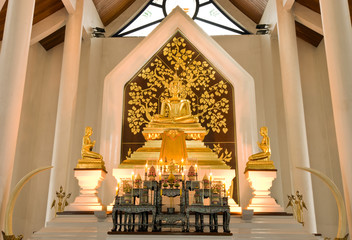 Obraz na płótnie Canvas Golden buddha in Thailand