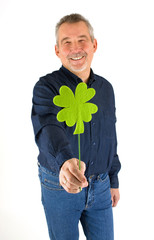 Mann mit Kleeblatt