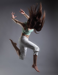 Fototapeta premium beauty girl dance on grey background