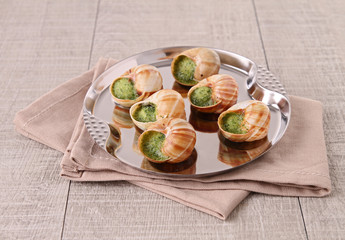 bourgogne snails with butter and parsley
