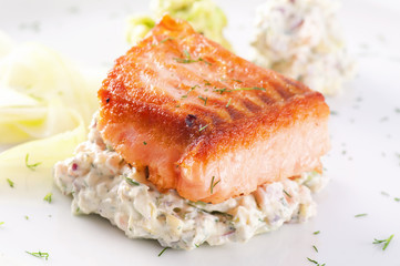 Lachs mit Gemüsetatar