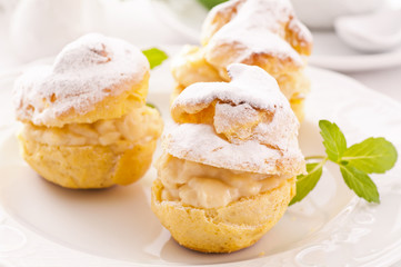 Profiterole mit Creme