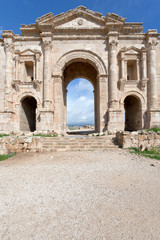 Obraz premium Arch of Hadrian in antique city of Gerasa Jerash in Jordan
