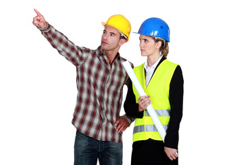 Fore man pointing next to architect