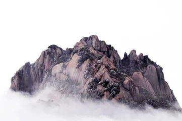 Selbstklebende Fototapeten Felsige Berge im Morgennebel © bbbar
