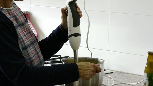 Triturando alimento
