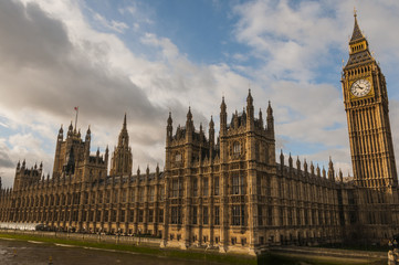 Fototapeta na wymiar Palais de Westminster ( Chambres du Parlement) à Londres