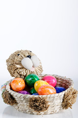 bunte eier im strohkorb 4