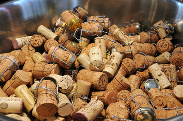 viele Flaschenkorken - Wein- Sektflaschen Verchluss