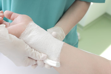 Doctor imposes bandage