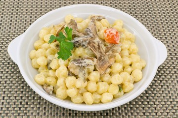 gnocchi con funghi porcini e panna
