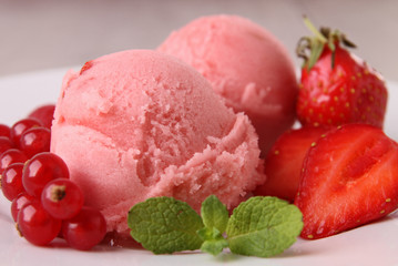 strawberry ice cream