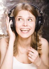 Fototapeta premium woman listening music
