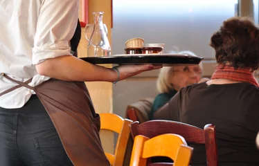 Tableaux ronds sur plexiglas Restaurant serveuse restaurant