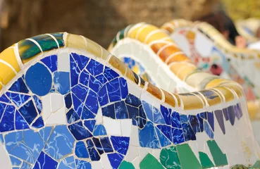 Stickers meubles Barcelona Détail du banc de mosaïque dans le parc Guell, Barcelone