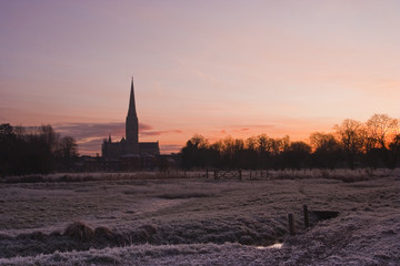 Obraz premium Salisbury cathedral on a winter morning